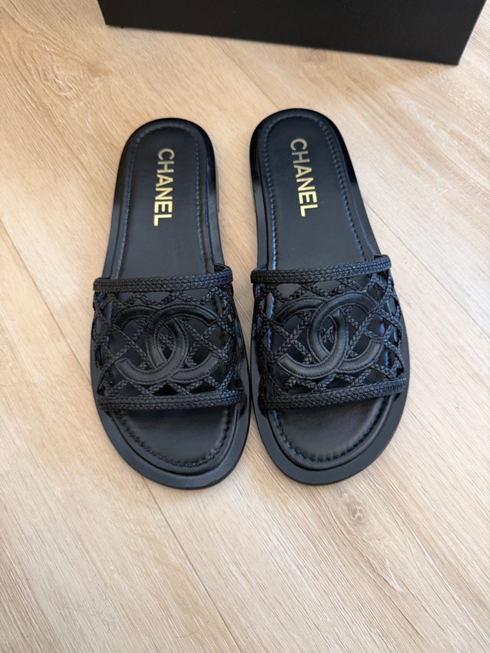 CHANEL Black Woven CC Logo Slide Sandals - Picture 4 of 8